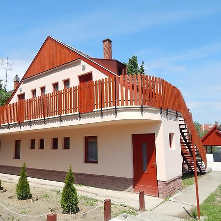 Napsugar Apartman Baja Exterior photo