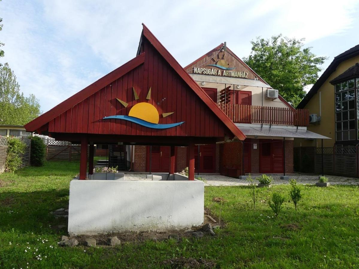 Napsugar Apartman Baja Exterior photo